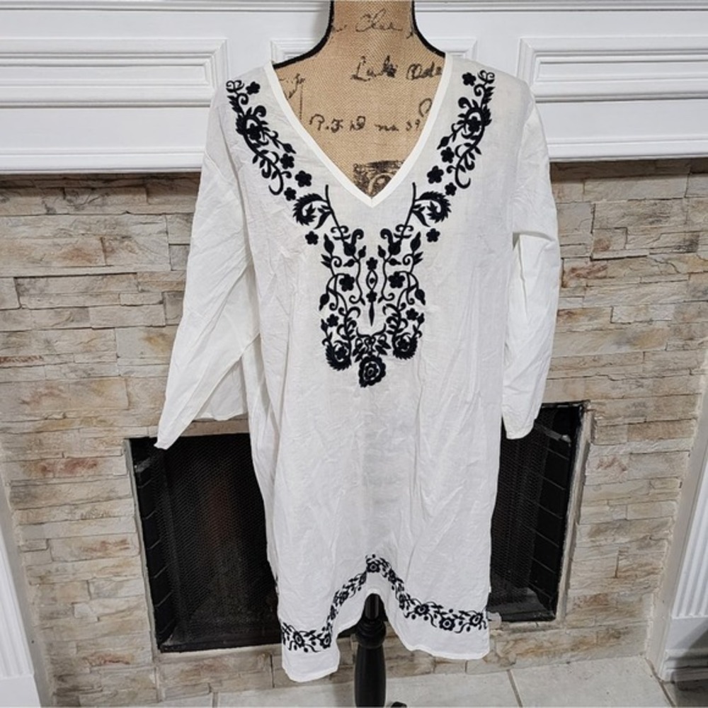 Chic connection white embroidered v neck tunic plus size 3X new!!‎